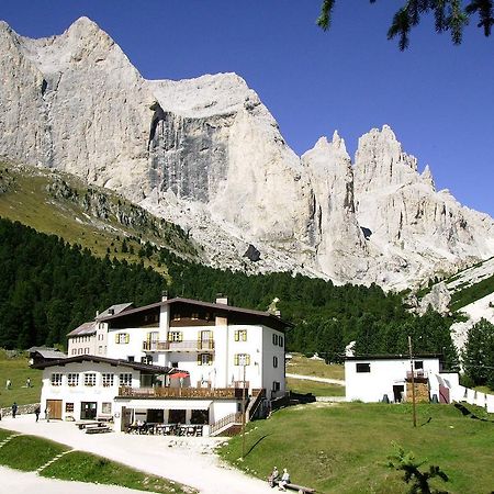 Rifugio Gardeccia Hutte Hotel Pozza di Fassa Exterior photo