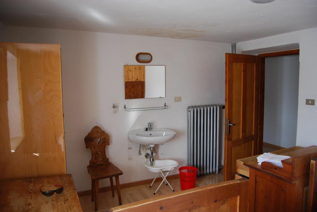 Rifugio Gardeccia Hutte Hotel Pozza di Fassa Room photo